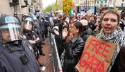 گسترش اعتراض‌های دانشجویی در آمریکا و درگیری پلیس با دانشجویان