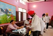 رای دهندگان در هند در مرحله نهایی انتخابات رای خود را به صندوق انداختند