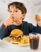 تأثیر منفی غذاهای فرآوری‌شده بر کودکان