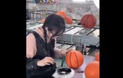 مهارت فوق العاده یک زن در نقاشی توپ بسکتبال (فیلم)
