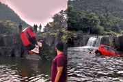 سقوط وحشتناک یک پدر و دختر با خودرو داخل آبشار ! (فیلم)