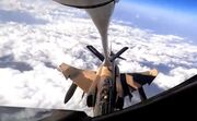 سوخت‌گیری هوایی جنگنده بمب‌افکن F-4E نیروی هوایی ارتش جمهوری اسلامی ایران (فیلم)