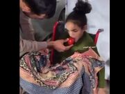 حال و روز دختر معلولی که حین فرار اسرائیلی ها پدرش را ربودند (فیلم)