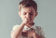 علت سرفه‌های طولانی مدت در کودکان (فیلم)