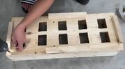 فرآیند ساخت جالب بلوک سیمانی با استفاده از قالب چوبی در خانه (فیلم)