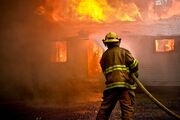 آتش‌سوزی خانه مسکونی در رشت به خاطر روشن ماندن اتو (فیلم)