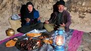 طرز تهیه کباب مرغ، توسط زوج مسن غارنشین افغانستانی (فیلم)