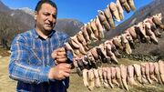 غذای روستایی در آذربایجان؛ کباب کردن متفاوت زبان بره (فیلم)