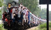 حمل و نقل دلهره آور ریلی در هند (فیلم)