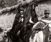 گشت و گذار دختران جوان در تهران 100 سال قبل (+عکس)