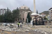 لحظه هولناک فرو ریختن مناره یک مسجد در اثر طوفان شدید (فیلم)