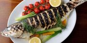 فرآیند پردازش و پخت ماهی تازه توسط آشپز‌ ازبک (فیلم)