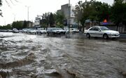آبگرفتگی خیابان‌های شیراز در پی بارش شدید باران (فیلم)