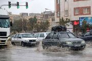 آب گرفتگی معابر شهر بیرجند پس از بارش رگباری باران (فیلم)