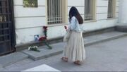 ادای احترام مردم روسیه به شهدای سقوط بالگرد رئیس‌جمهور (فیلم)