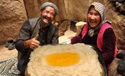 فرآیند پخت یک شیر برنج متفاوت به سبک زوج مسن غارنشین افغان (فیلم)