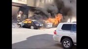 آتش گرفتن ۲ خودرو بر اثر گرمای شدید در عربستان (فیلم)