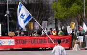 اخراج کارمندان معترض به قرارداد با اسرائیل