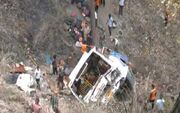 سقوط اتوبوس به دره، ۲۱ کشته‌ برجای گذاشت