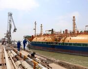 پهلو گیری نخستین کشتی حمل گاز مایع LPG در آبادان پس از 110 سال