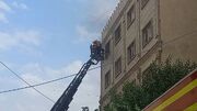 نجات ۱۰ نفر از آتش سوزی پارکینگ ساختمان تجاری_ مسکونی توسط آتش نشانان