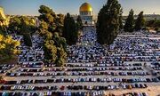 حضور ۵۰ هزار فلسطینی در نماز جمعه مسجدالاقصی