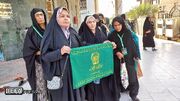 زیارت نیابتی ۵۰ شهید در عتبات عالیات/ تبرک‌جویی عراقی‌ها به پیراهن شهدای ایران+ تصاویر