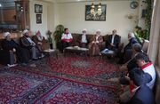 نماینده ولی فقیه در جمعیت هلال احمر با خانواده‌ شهیدان خان محمدی دیدار کرد