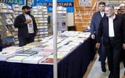 بازدید فرمانده کل ارتش از نمایشگاه بین‌المللی کتاب تهران