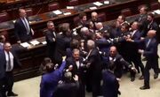 جنجال در پارلمان ایتالیا؛ کار به کتک‌کاری رسید! + فیلم