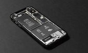 اپل احتمالاً در آیفون ۱۶ فناوری جدیدی برای تعویض باتری معرفی می‌کند