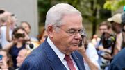 سناتور باب منندز پس از محکوم شدن در دادگاه به فساد مالی، استعفاء می‌دهد