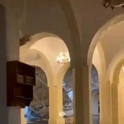 ببینید| چگونه سقف مسجد یکی از مشهورترین دانشگاه‌های عربستان ناگهان فروریخت