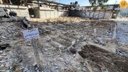 (تصاویر) دفن اجساد فلسطینی‌ها در زمین‌های خالی خیابان‌ها