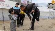 (تصاویر) خبرنگاری که با وجود قطع پا در غزه کارش را رها نکرد