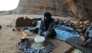 (ویدیو) طرز تهیه نان تاگولا توسط صحرانشینان الجزایری