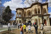 (تصاویر) مسافران نوروزی در باغ شاهزاده کرمان