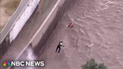 (ویدئو) نجات نفس‌گیر یک زن از رودخانه