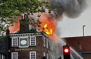 (ویدئو) آتش سوزی در میخانه تاریخی لندن