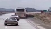 (ویدئو) لجبازی اتوبوس و پژو؛ سانحه هولناک در جاده سیرجان