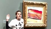 (ویدئو) حمله فعال محیط زیست به نقاشی کلود مونه