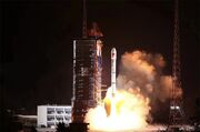 (ویدئو) سقوط بخشی از راکت چینی در منطقه مسکونی