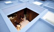 (تصاویر) یک خانۀ منحصر به فرد ژاپنی با پنجره‌های روی سقف