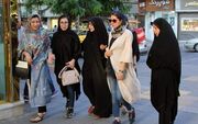 (ویدئو) کارشناس صداوسیما: اگر مسئولین همت کنند حجاب را صادر هم می‌کنیم