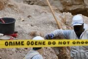 (تصاویر) بیرون کشیدن ۱۳۹ جسد از گور دسته جمعی در موصل