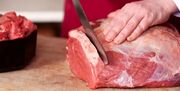 قیمت گوشت قرمز در بازار آخر هفته | گوشت بخوریم یا کالباس؟