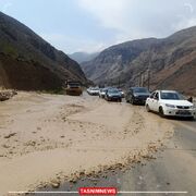 خطر از بیخ گوش ۳ خودرو در جاده هراز گذشت