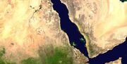 حمله موشکی به یک کشتی در آب‌های نزدیک یمن