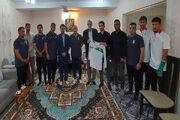 حضور نایب رئیس فدراسیون و اعضای تیم ملی جوانان ایران در منزل خانواده شهید راه خدمت