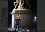 تصاویر دیدنی از لحظه روشن‌شدن مشعل المپیک ۲۰۲۴ پاریس + ویدئو |‌ حمل مشعل توسط دو اسطوره تاریخ ورزش
